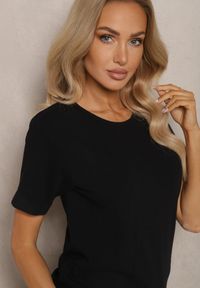 Renee - Czarny Klasyczny T-shirt z Okrągłym Płytkim Dekoltem Osarvia. Kolor: czarny. Materiał: dzianina. Styl: klasyczny #3
