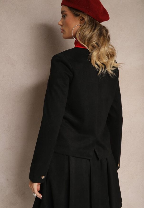 Renee - Czarna Marynarka Bez Klap z Imitacji Zamszu Enalar. Okazja: na co dzień, na spotkanie biznesowe. Kolor: czarny. Materiał: zamsz. Styl: wizytowy, biznesowy, elegancki, casual
