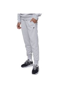Spodnie dresowe New Balance MP23600AG - szare. Kolor: szary. Materiał: dresówka. Wzór: haft #1
