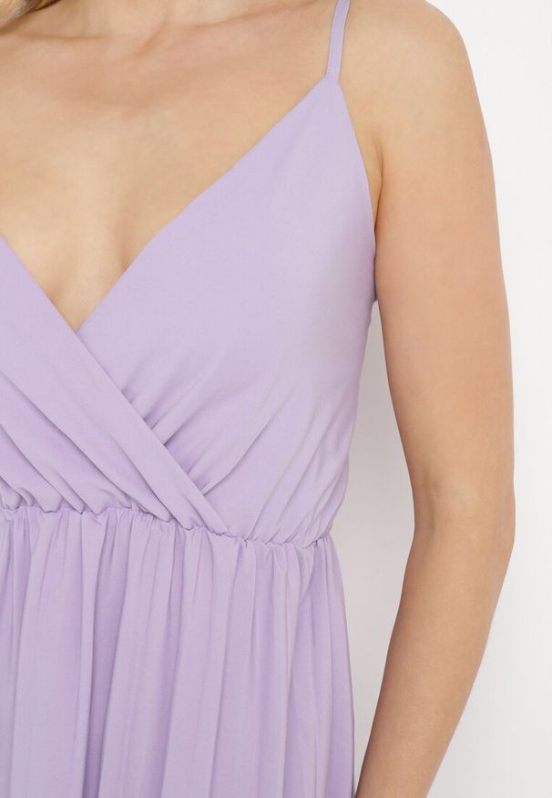 Born2be - Fioletowa Rozkloszowana Sukienka Długa z Kopertowym Dekoltem na Ramiączkach Asmerria. Kolor: fioletowy. Długość rękawa: na ramiączkach. Typ sukienki: kopertowe. Styl: elegancki. Długość: maxi