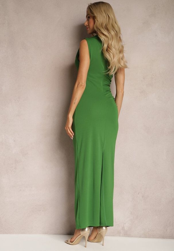 Renee - Zielona Sukienka Bodycon o Dopasowanym Fasonie Bez Rękawów z Drapowaniem Roxelina. Kolor: zielony. Długość rękawa: bez rękawów. Typ sukienki: bodycon