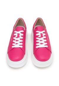 Wittchen - Damskie sneakersy ze skóry na grubej podeszwie klasyczne różowe. Okazja: na co dzień. Nosek buta: okrągły. Kolor: różowy. Materiał: skóra. Obcas: na platformie #5