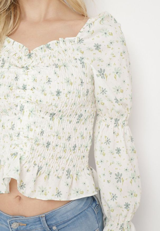 Born2be - Beżowo-Zielona Bluzka w Stylu Boho z Elastycznymi Gumeczkami w Kwiatki Kanuata. Kolor: beżowy. Wzór: kwiaty. Styl: boho