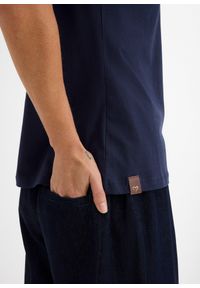 bonprix - T-shirt z haftem. Kolor: niebieski. Materiał: bawełna. Wzór: haft. Styl: klasyczny #2