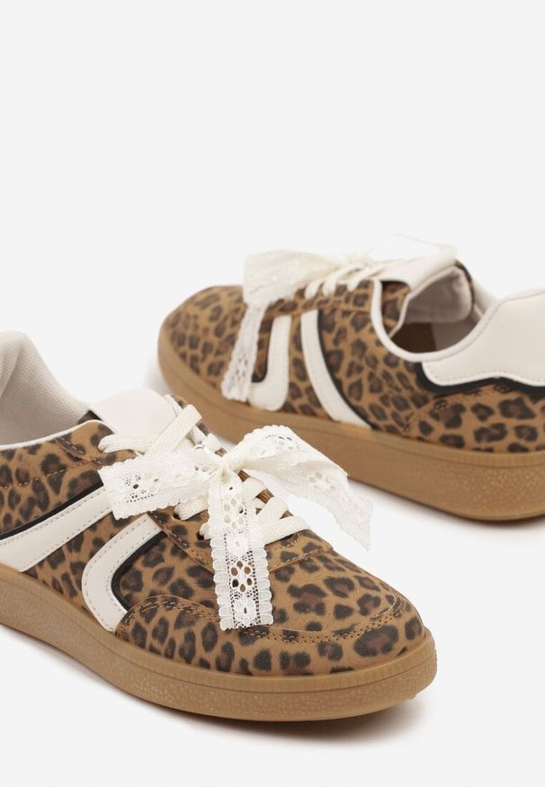 Born2be - Panterkowe Sneakersy w Stylu Klasycznych Tenisówek z Odpinaną Kokardką Korimarela. Okazja: na co dzień, na imprezę. Materiał: jeans, dzianina