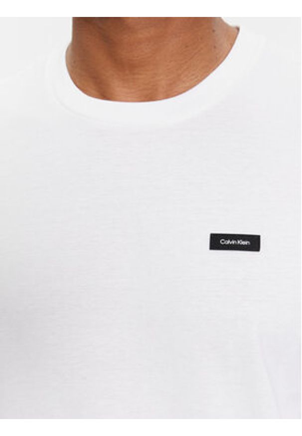 Calvin Klein T-Shirt K10K112749 Biały Comfort Fit. Kolor: biały. Materiał: bawełna