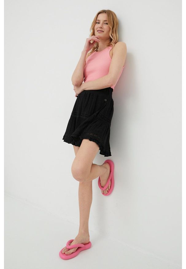 Superdry spódnica kolor czarny mini rozkloszowana. Kolor: czarny. Materiał: tkanina