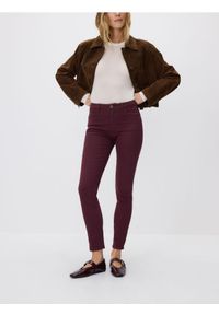 Reserved - Jeansy slim mid rise - brązowy. Kolor: brązowy #1