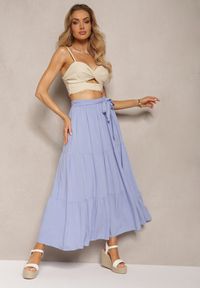 Renee - Jasnoniebieska Rozkloszowana Spódnica Maxi z Wiskozy z Materiałowymi Paskami Wintelis. Okazja: do pracy. Kolor: niebieski. Materiał: wiskoza, materiał. Wzór: paski. Styl: elegancki
