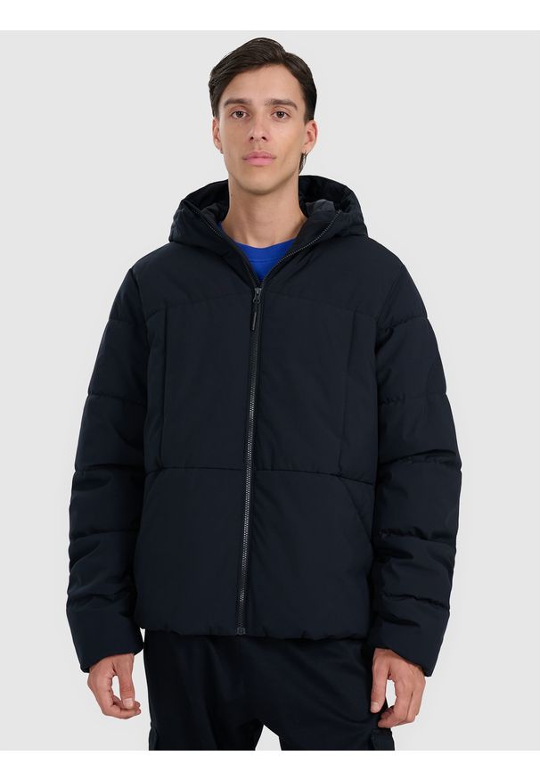 4f - 4F Kurtka puchowa z wypełnieniem syntetycznym męska - czarna XXL. Okazja: na co dzień. Typ kołnierza: kaptur. Kolor: czarny. Materiał: puch, syntetyk. Długość: długie. Wzór: gładki. Sezon: zima. Styl: casual, klasyczny, sportowy