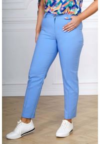 Moda Size Plus Iwanek - Eleganckie błękitne spodnie cygaretki Inez XXL OVERSIZE. Okazja: na co dzień, do pracy, na spotkanie biznesowe. Kolor: niebieski. Materiał: materiał, elastan, tkanina, poliester, bawełna. Długość: krótkie. Sezon: wiosna, lato. Styl: elegancki #1