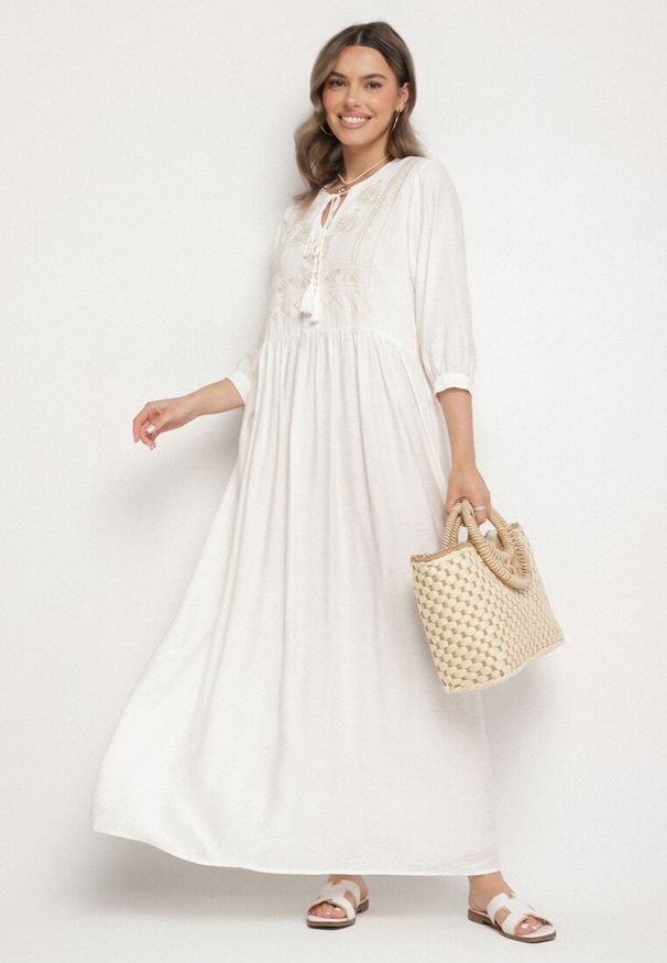 Born2be - Biała Wiskozowa Sukienka z Ozdobnym Haftem Galrisena. Okazja: na spotkanie biznesowe. Kolor: biały. Materiał: wiskoza. Wzór: haft. Styl: biznesowy, elegancki, klasyczny