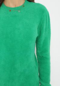 Born2be - Zielony Puchaty Sweter Wełniany Helmintts. Kolor: zielony. Materiał: wełna. Długość rękawa: długi rękaw. Długość: długie