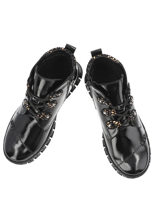 Czarne Botki Armodo Stylowe Lakierowane Buty Damskie. Okazja: na co dzień. Zapięcie: sznurówki. Kolor: czarny. Materiał: lakier. Szerokość cholewki: normalna. Styl: elegancki