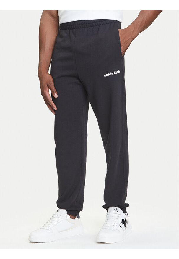 Calvin Klein Jeans Spodnie dresowe LV04RC294G Czarny Regular Fit. Kolor: czarny. Materiał: bawełna