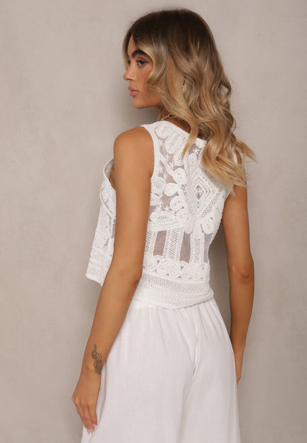 Renee - Biały Top z Bawełną o Ażurowym Wzorze Nestavera. Kolor: biały. Materiał: bawełna. Wzór: ażurowy. Styl: elegancki