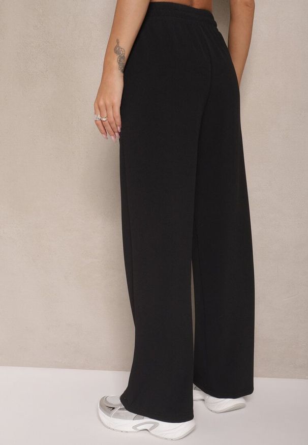 Renee - Czarne Spodnie o Szerokim Kroju High Waist Ozdobione Sznurkiem Deyrisse. Okazja: na spotkanie biznesowe, do pracy. Stan: podwyższony. Kolor: czarny. Materiał: guma. Wzór: aplikacja. Styl: biznesowy, elegancki