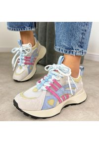 Niebieskie skórzane sneakersy damskie Vinceza 66744. Okazja: na co dzień, na spacer. Nosek buta: okrągły. Zapięcie: sznurówki. Kolor: niebieski. Materiał: skóra, zamsz, tkanina. Szerokość cholewki: normalna. Sezon: wiosna, lato, jesień. Sport: turystyka piesza #1