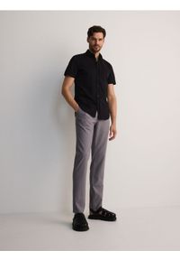 Reserved - Spodnie chino slim fit - jasnoszary. Kolor: szary. Materiał: tkanina, bawełna