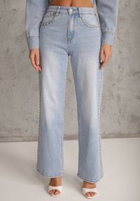 Renee - Niebieskie Szerokie Jeansy Ozdobione Nitami High Waist z Bawełną Typhele. Okazja: na co dzień. Stan: podwyższony. Kolor: niebieski. Wzór: aplikacja. Sezon: wiosna. Styl: casual, klasyczny #3