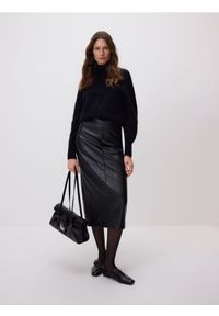 Reserved - Spódnica midi z rozcięciem - czarny. Kolor: czarny. Materiał: skóra #1
