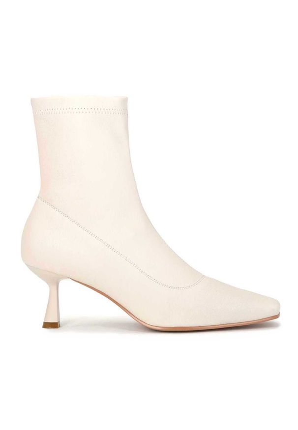 Kazar - Botki damskie w kolorze złamanej bieli. Okazja: na co dzień. Materiał: skóra. Szerokość cholewki: normalna. Obcas: na obcasie. Styl: elegancki, casual, wizytowy. Wysokość obcasa: średni
