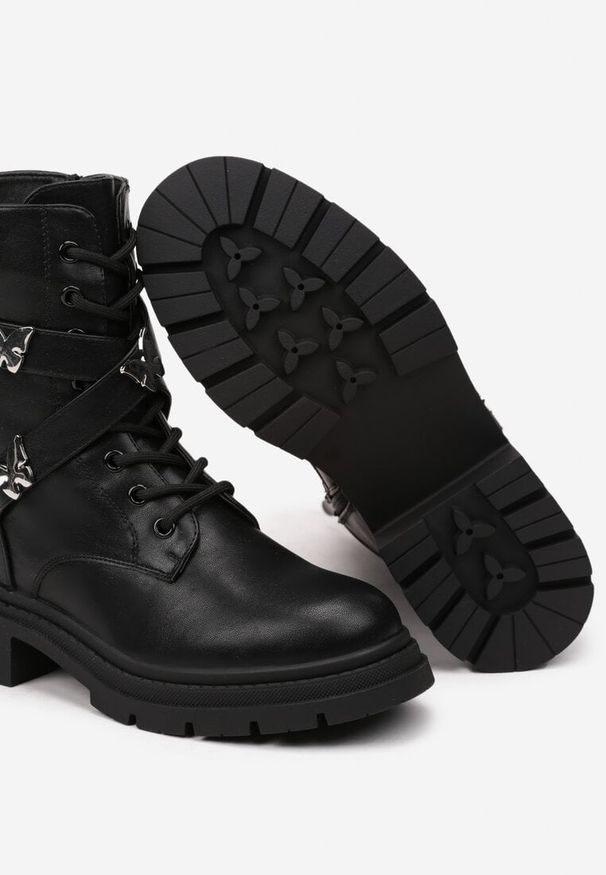 Born2be - Czarne Sznurowane Botki Workery na Płaskiej Podeszwie z Motylami Noradriel. Okazja: na co dzień, do pracy. Kolor: czarny. Materiał: dzianina, jeans. Obcas: na płaskiej podeszwie. Styl: klasyczny, elegancki, casual