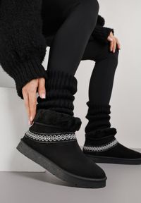Renee - Czarne Rustykalne Śniegowce z Imitacji Zamszu z Haftem i Futerkiem Zetilda. Kolor: czarny. Materiał: zamsz, futro. Wzór: haft #1