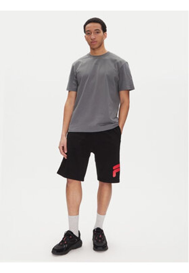 Fila Szorty sportowe Lezinnes FAM0870 Czarny Regular Fit. Kolor: czarny. Materiał: bawełna. Styl: sportowy