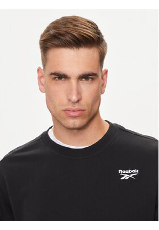Reebok Bluza Identity Small Logo 100050282 Czarny Regular Fit. Kolor: czarny. Materiał: bawełna