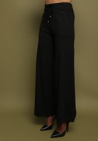 Born2be - Jasnobeżowy Dzianinowy Komplet Szerokie Spodnie i Kardigan z Lamówkami Gioresa. Kolor: beżowy. Materiał: dzianina. Wzór: gładki. Sport: turystyka piesza #6