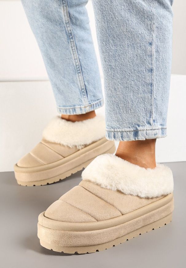 Born2be - Beżowe Pikowane Śniegowce na Platformie z Imitacji Zamszu o Krótkiej Cholewce z Futrem Reasina. Okazja: na spacer. Kolor: beżowy. Materiał: zamsz, futro. Szerokość cholewki: normalna. Sezon: zima. Obcas: na platformie. Styl: elegancki