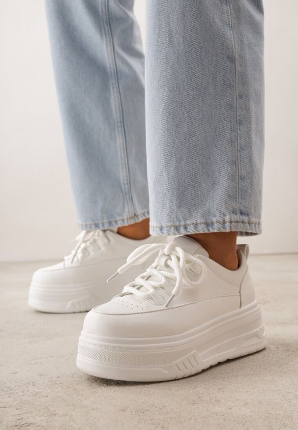 Renee - Białe Chunky Sneakersy VICES na Platformie Azilera. Nosek buta: okrągły. Zapięcie: sznurówki. Kolor: biały. Materiał: skóra, materiał. Obcas: na platformie. Wysokość obcasa: średni