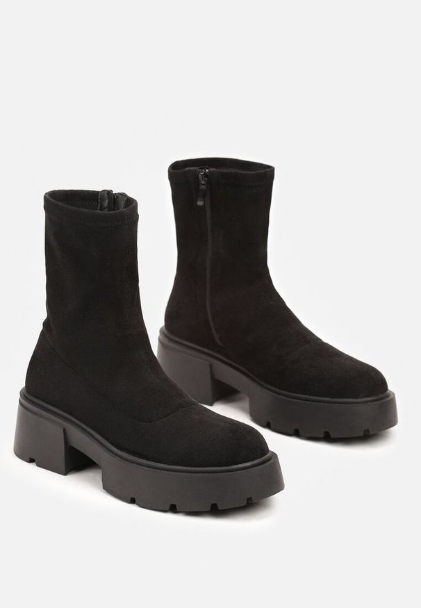 Born2be - Czarne Botki na Grubej Podeszwie z Elastyczną Cholewką Tinayla. Okazja: na co dzień, na spotkanie biznesowe, do pracy. Kolor: czarny. Szerokość cholewki: normalna. Obcas: na obcasie. Styl: biznesowy, casual, elegancki, rockowy. Wysokość obcasa: średni