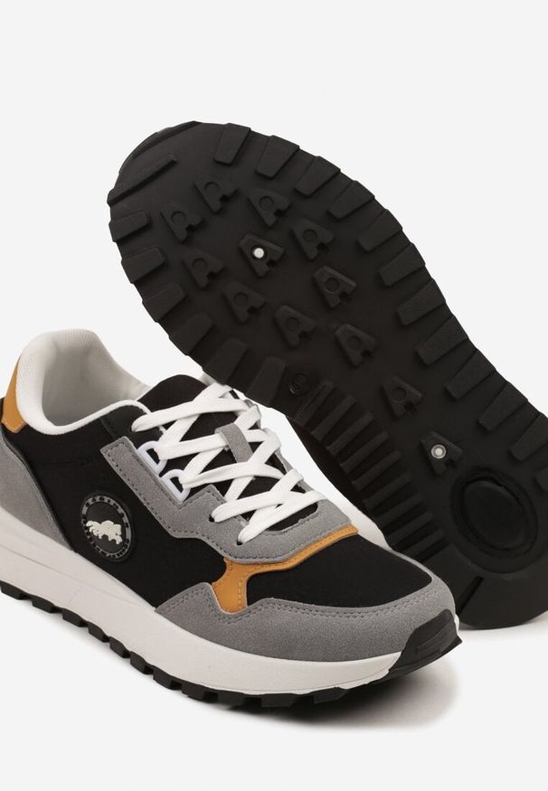 Born2be - Czarne Buty Sportowe z Przeszyciami i Ozdobną Naszywką Palianea. Okazja: na co dzień, na spotkanie biznesowe. Kolor: czarny. Materiał: jeans. Wzór: aplikacja
