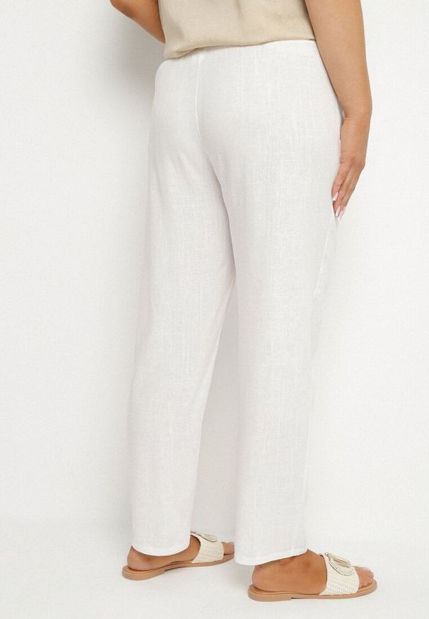 Born2be - Białe Spodnie z Lnem i Elastyczną Gumką w Pasie Nativena. Okazja: na co dzień. Kolekcja: plus size. Kolor: biały. Materiał: len. Styl: casual