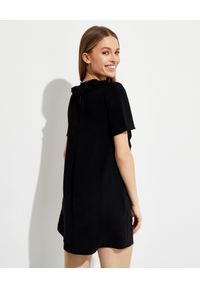 SELF PORTRAIT - Czarna sukienka mini z krepy. Kolor: czarny. Materiał: koronka. Wzór: aplikacja, koronka. Długość: mini #5