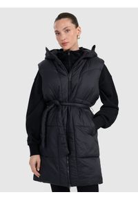 4f - 4F Długi bezrękawnik puchowy z wypełnieniem syntetycznym damski - czarny XS. Okazja: na co dzień. Typ kołnierza: kaptur. Kolor: czarny. Materiał: syntetyk, puch. Długość rękawa: bez rękawów. Długość: długie. Wzór: gładki. Styl: casual #1