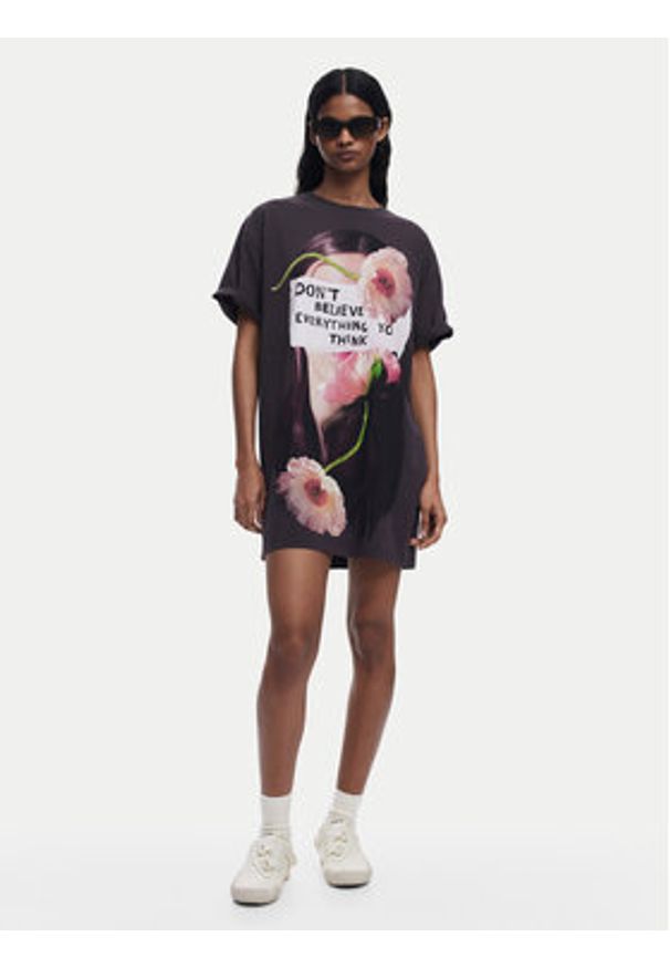 Desigual Sukienka codzienna Berlin 25SWVK20 Szary Regular Fit. Okazja: na co dzień. Kolor: szary. Materiał: bawełna. Typ sukienki: proste. Styl: casual