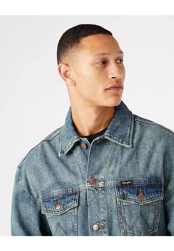 Wrangler - WRANGLER ANTI FIT JACKET MĘSKA KURTKA JEANSOWA GRASS ROOTS W459Y131C 112146060. Materiał: jeans