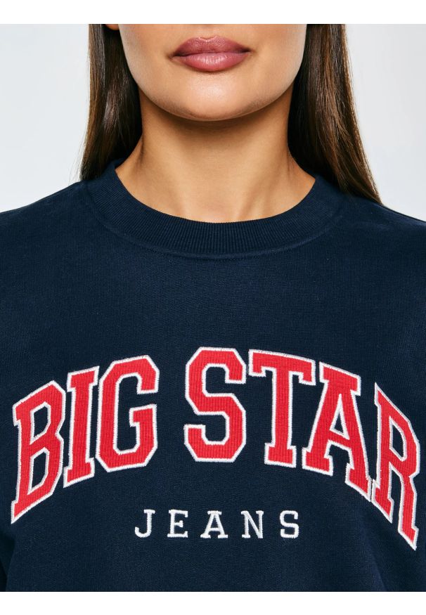 Big-Star - Bluza damska z logo BIG STAR granatowa Rubena 403. Okazja: na co dzień. Kolor: niebieski. Materiał: dzianina, denim, materiał, tkanina. Długość rękawa: długi rękaw. Długość: długie. Wzór: aplikacja. Styl: klasyczny, casual, sportowy
