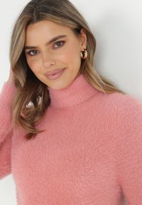 Born2be - Różowy Wełniany Golf Mihn. Typ kołnierza: golf. Kolor: różowy. Materiał: wełna. Długość rękawa: długi rękaw. Długość: długie. Sezon: zima, jesień #6