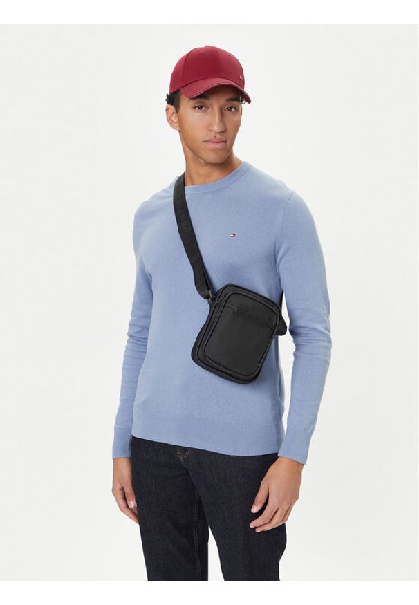 TOMMY HILFIGER - Tommy Hilfiger Saszetka Th Repreve Mini Reporter AM0AM13465 Czarny. Kolor: czarny. Materiał: materiał