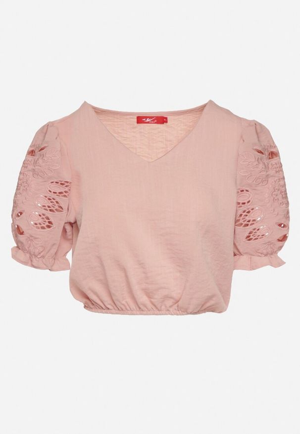 Born2be - Różowa Bluzka z Krótkim Rękawem ze Zdobieniem i Dekoltem w Serek Tiamazie. Okazja: na co dzień. Typ kołnierza: dekolt w serek. Kolor: różowy. Długość rękawa: krótki rękaw. Długość: krótkie. Wzór: aplikacja. Styl: casual