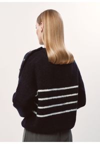 Ochnik - Granatowy sweter damski w paski. Kolor: niebieski. Materiał: materiał. Wzór: paski #4