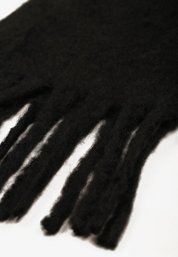 Born2be - Czarny Szalik z Ozdobnymi Frędzlami Esariana. Okazja: na co dzień. Kolor: czarny. Wzór: aplikacja. Styl: casual, klasyczny