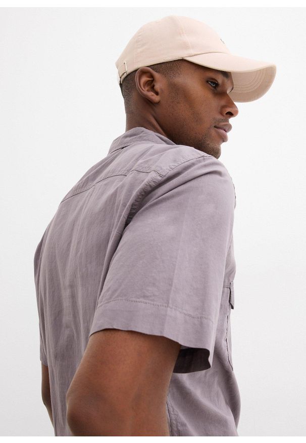 bonprix - Koszulka z krótkim rękawem, z czystej bawełny. Typ kołnierza: kołnierzyk włoski. Kolor: szary. Materiał: bawełna, materiał. Długość rękawa: krótki rękaw. Długość: krótkie. Sezon: lato