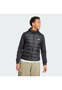 Adidas - Kurtka Essentials Hybrid Dow Hooded. Kolor: czarny. Materiał: poliester, puch, materiał. Sport: turystyka piesza #1