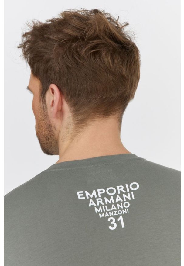 Emporio Armani - EMPORIO ARMANI Zielony longsleeve męski z logo, Rozmiar XL. Kolor: zielony. Materiał: prążkowany. Długość rękawa: długi rękaw. Wzór: nadruk