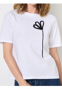 Sinsay - Koszulka z krótkim rękawem - kremowy. Kolor: kremowy. Długość rękawa: krótki rękaw. Długość: krótkie #1